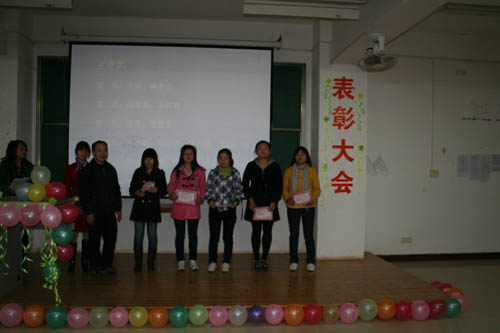 生理操作竞赛获奖员工和老师合影